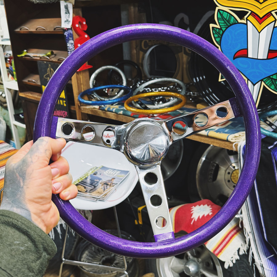 Purple MOONEYES California Metal Flake steering wheel • Stiff Skunk