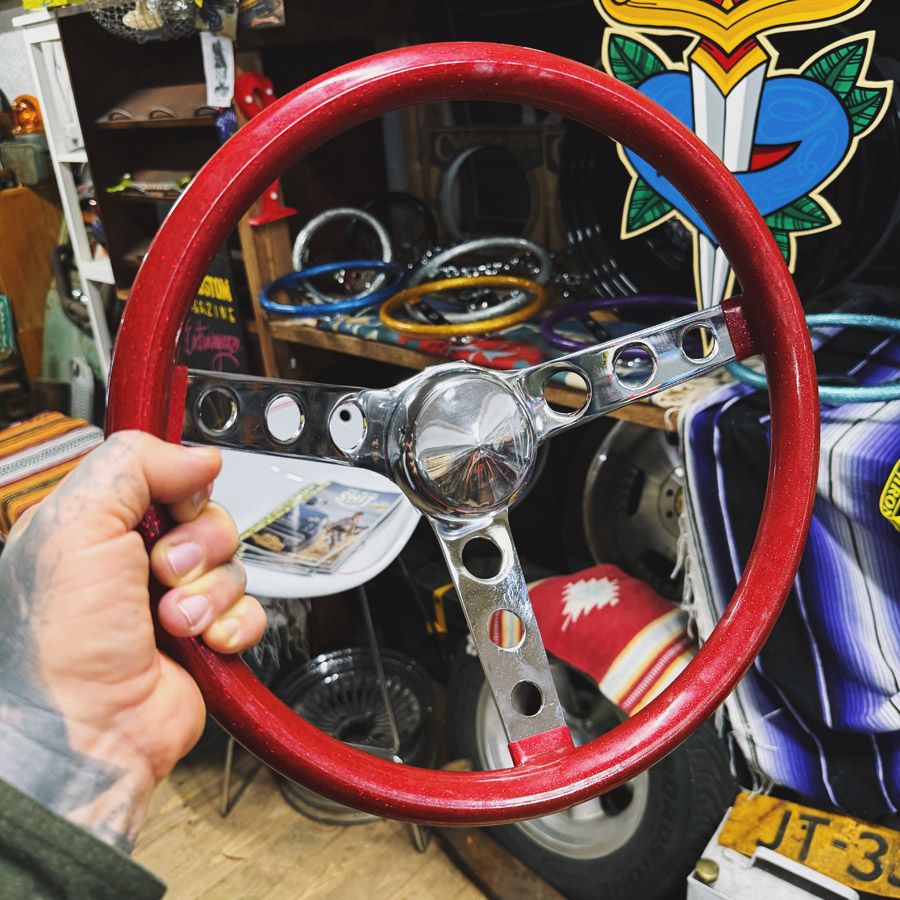 Red MOONEYES California Metal Flake steering wheel 13.5